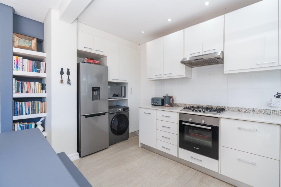 1 Bedroom Property for Sale in Vredehoek Western Cape